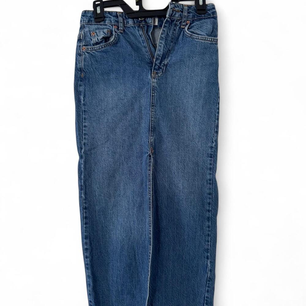 Fitted blue denim jean skirt